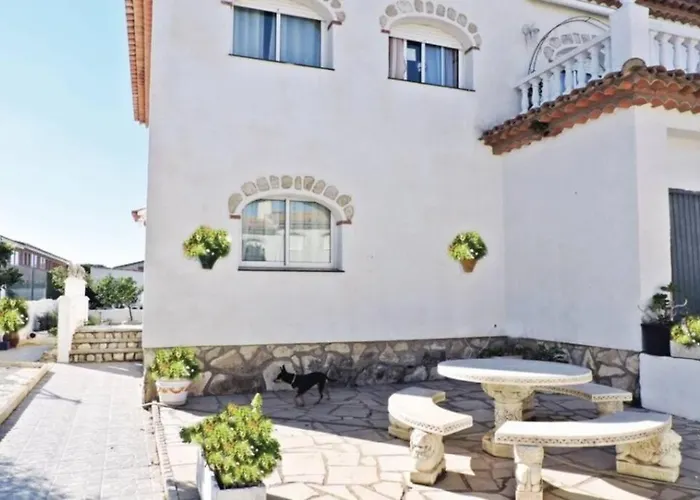 Preciosa Casa Con Piscina Al Lado De La Playa