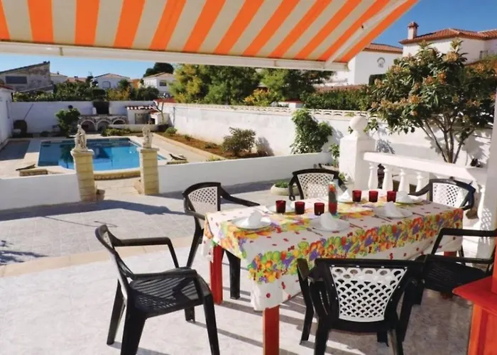 Preciosa Casa Con Piscina Al Lado De La Playa
