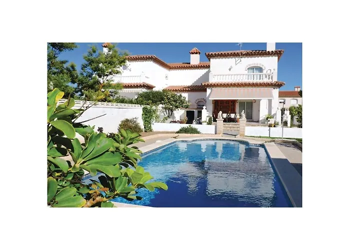 Preciosa Casa Con Piscina Al Lado De La Playa
